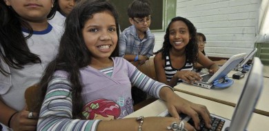 Brasil tem 24,3 milhões de crianças e adolescentes que usam internet