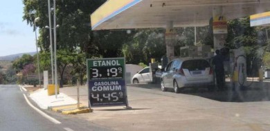 Gasolina sobe nas bombas do DF antes de Petrobras anunciar reajuste