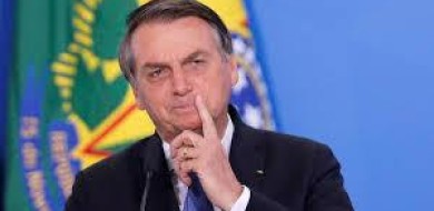 No Twitter, Bolsonaro descarta recriação da CPMF e aumento de tributos