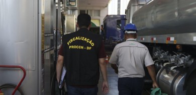 Procon fiscaliza aumento irregular nos preços de combustível no DF