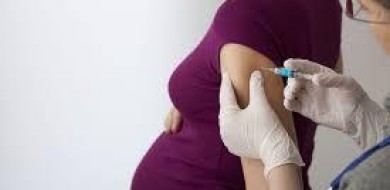 Vacinar gestante é fundamental para proteger bebê, dizem especialistas