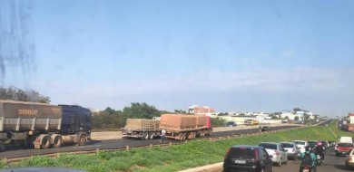 Acidente interdita rodovia BR-050 em Uberlândia