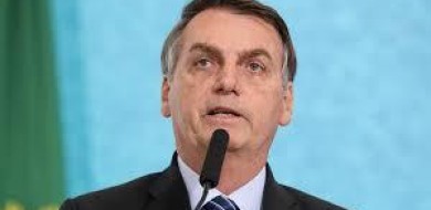 Bolsonaro assina medida provisória que extingue o Dpvat