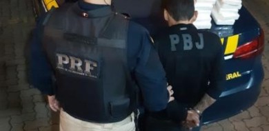 PRF apreende 10 kg de cocaína escondidos em carro em Uberlândia