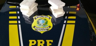 PRF apreende 10 quilos de cocaína escondidos em veículo