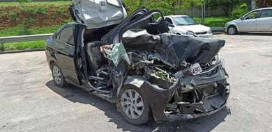 Cantor sertanejo morre após carro bater em traseira de caminhão