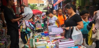 Confiança do comércio cresce 1,6% em dezembro, diz CNC