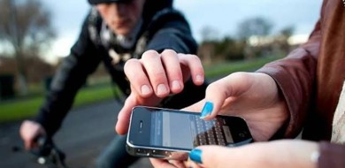 Jovem combina compra de celular pela internet e cai em golpe