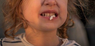 Menina de 3 anos morre após engasgar com chiclete em shopping