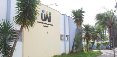 Marido esfaqueia esposa na frente do filho em Uberlândia