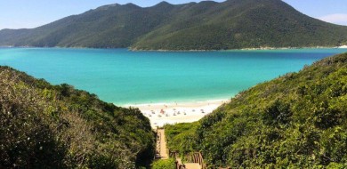 Ilhabela e Arraial do Cabo proíbem entrada de turistas.