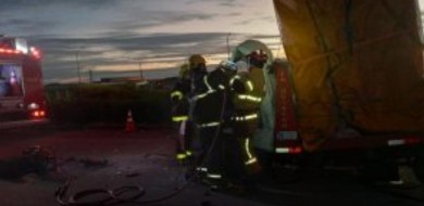 Caminhoneiro cochila ao volante e morre em tragédia na BR-050
