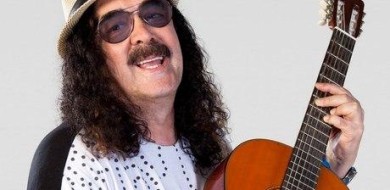 CANTOR E GUITARRISTA MORAES MOREIRA MORRE AOS 72 ANOS