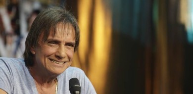 ROBERTO CARLOS FARÁ LIVE NESTE FIM DE SEMANA