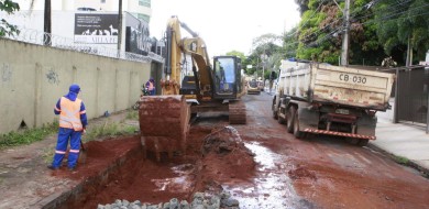 Rua XV de Novembro recebe reforço no pavimento para ser recapeada