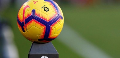 Após paralisação, clubes retomam treinos coletivos na Espanha