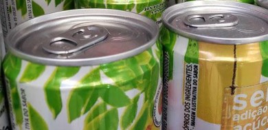 Consumidora é indenizada após achar barata dentro de suco em lata