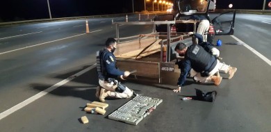 Quatro pessoas são presas com 10 kg de maconha na BR-365