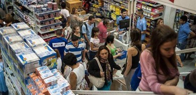 Pandemia provoca queda histórica no consumo das famílias