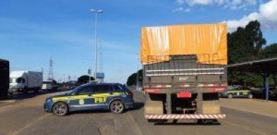 Suspeito é preso na BR-365 com semirreboque roubado há 3 dias