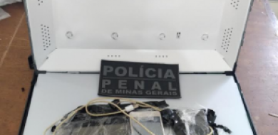 Advogado é preso tentando levar celulares e carregadores para detento