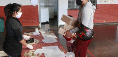 Prefeitura inicia entrega de kits escolares