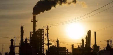 Preços do petróleo recuam por preocupação com demanda e oferta crescente