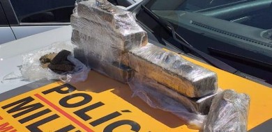 Dois são presos com droga em carro em Uberlândia