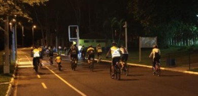 Ciclismo noturno é opção de saúde e lazer no Parque do Sabiá