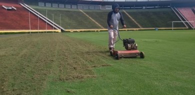 Gramado do Estádio Parque do Sabiá é reformado após 38 anos