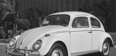 Uberlândia Shopping recebe encontro de carros antigos