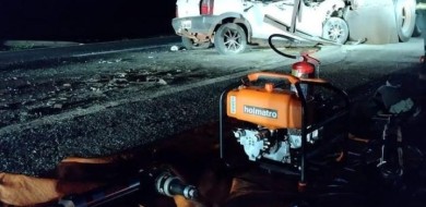 Motorista morre em batida entre carro e caminhão em Uberlândia