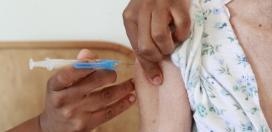 Uberlândia recebe 14.180 doses de vacina contra Covid-19 nesta sexta (19)