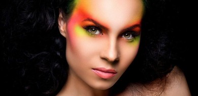 MAQUIAGEM TIE-DYE CONTINUA COMO TENDÊNCIA! VEJA AS CORES