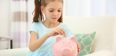 Dia das Crianças: dar mesada para os filhos é uma boa ideia?