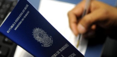 Número de pedidos de seguro-desemprego em 2021 é o menor desde 2006
