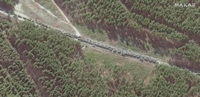 Forças russas se aproximam de Kiev, mostram imagens de satélite