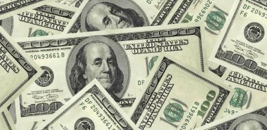 Dólar abre em alta nesta segunda-feira