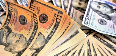 Dólar abre em mais uma queda e chega a R$ 4,90