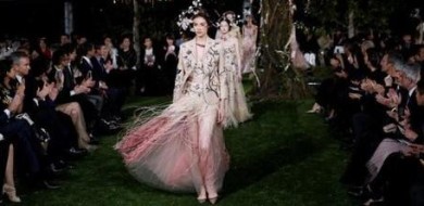 O “NOVO LUXO” QUE DESCARTA A OSTENTAÇÃO E PRIORIZA A MODA BÁSICA