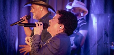 Rionegro e Solimões anunciam Maiara e Maraísa na gravação do novo DVD