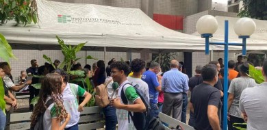 Ao menos 51 universidades federais e 79 institutos estão em greve
