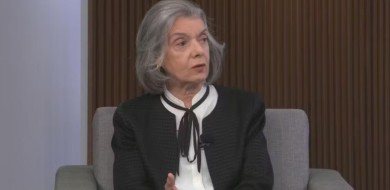 Cármen Lúcia é eleita presidente do TSE pelos próximos dois anos