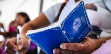 Desemprego cai a 6,4% no trimestre terminado em setembro, diz IBGE