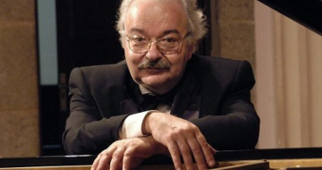 Projeto Sextas Musicais recebe tributo ao pianista Luiz de Moura Castro