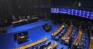 Senado deve votar nesta quarta PEC que acaba com a escala 6x1