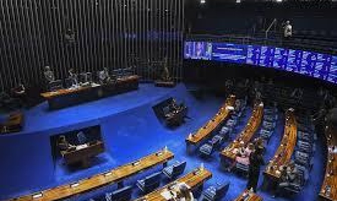 Senado deve votar nesta quarta PEC que acaba com a escala 6x1
