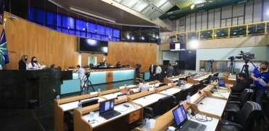 Covid-19: Câmara de Uberlândia aprova parecer contrário ao projeto de renda básica emergencial durante pandemia